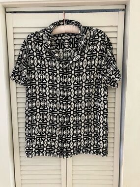 Primark Graphic Print Black and White Button Down Short Sleeve Shirt